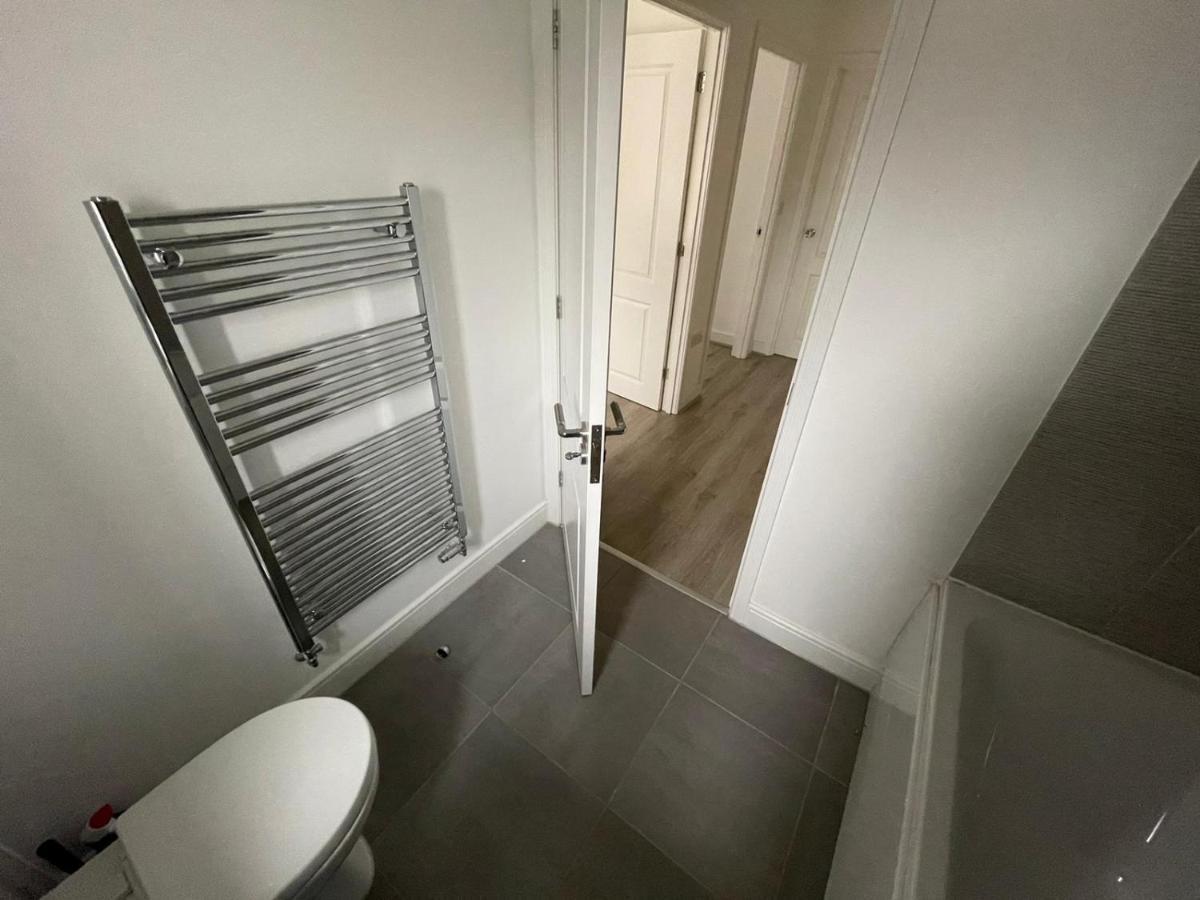 Modern Room With Huge Bed - Walk To City Centre! Manchester Exterior photo
